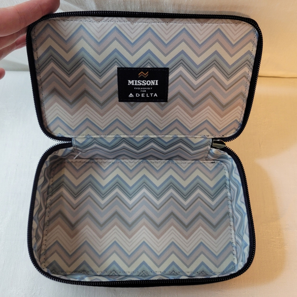 Missoni Delta (7" x 4") Navy Chevron Amenity Vanity Travel Kit Pouch - Picture 11 of 12